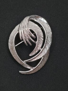 VTG Sarah Coventry Flair Brooch Silver Tone Abstract Swirl Leaf Pin Perfect Cond